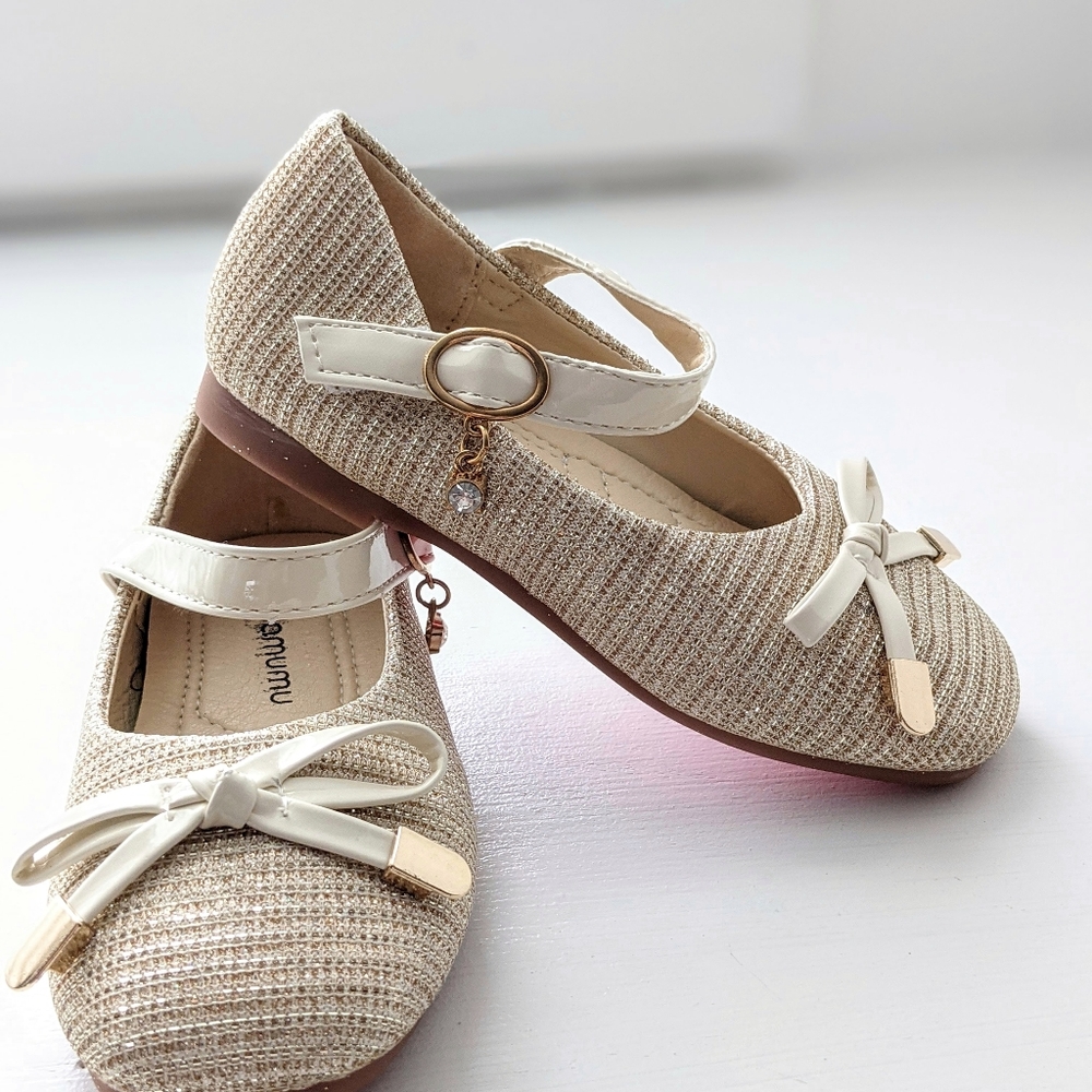 BRAND NEW Toddler Girl Gold and Cream Dress Shoes Size 10